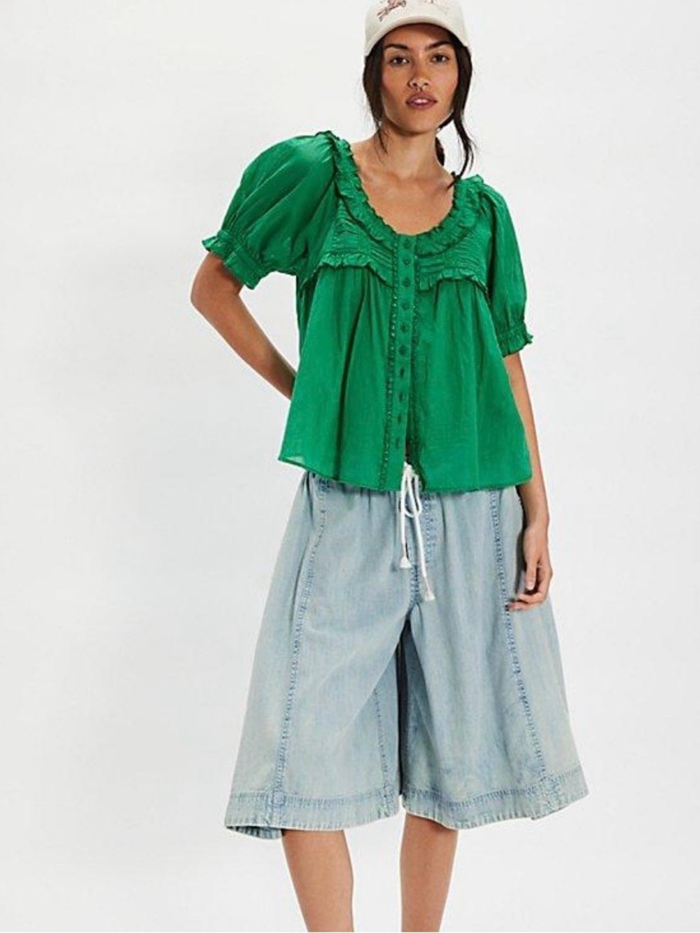 Free People Sweet Nothings
Blouse Green 100% Cotton $98 Size Small Ruffles